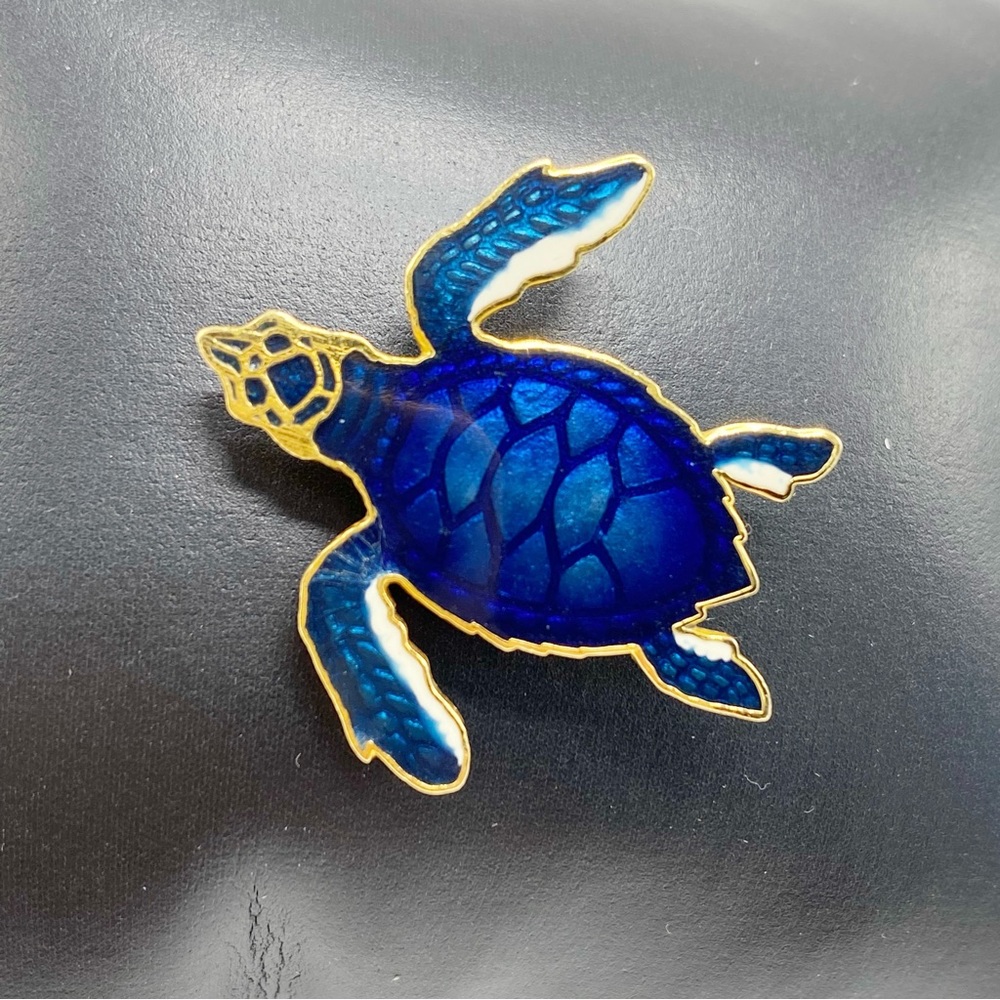 Vintage William Wm Spear 1987 Blue Enamel Sea Turtle Pin Brooch Gold